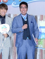 おぎやはぎ小木（右）。