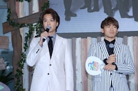 EXILEのTAKAHIROとNAOTO（左から）。