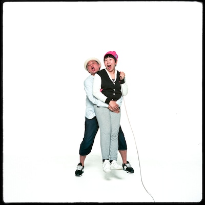 「TVガイドPERSON VOL.22」に登場している森三中・大島と夫の鈴木おさむ。