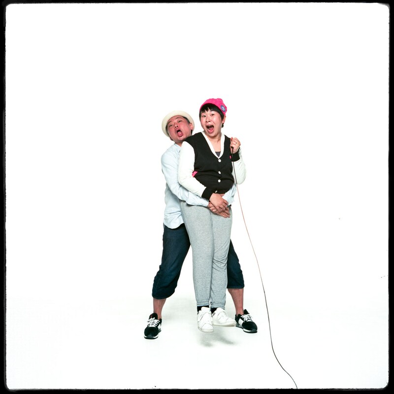 「TVガイドPERSON VOL.22」に登場している森三中・大島と夫の鈴木おさむ。