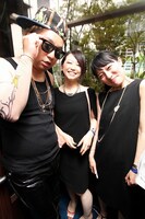 エレベーターボーイを務めるアルティン。大阪から来たこの2人に「来なかったら俺が心配する」と話しかけていた。(c)河村正和