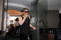 改めてパーティをスタートしたアルティン・ビーバー。(c)河村正和