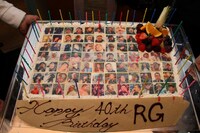 70個以上のRG写真がプリントされたスペシャルケーキ。(c)河村正和