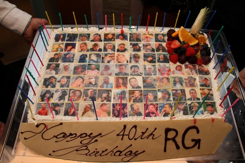 70個以上のRG写真がプリントされたスペシャルケーキ。(c)河村正和