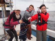 （左から）ふくだあかり、西川史子、椿鬼奴。(c)テレビ新広島