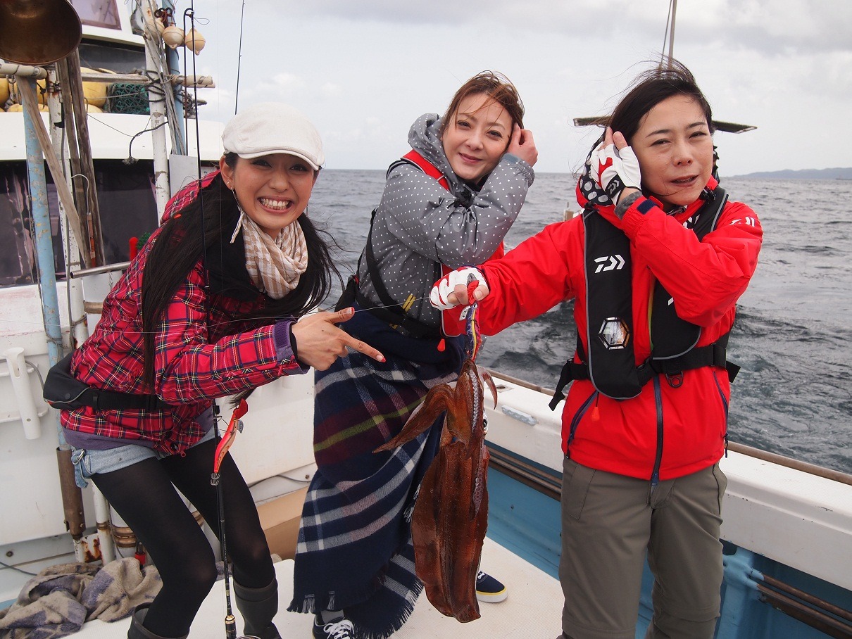 （左から）ふくだあかり、西川史子、椿鬼奴。(c)テレビ新広島