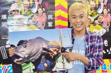 「シリーズ第20弾 ニッポンを釣りたい！～天下の釣り好き 大集合！～」で、深海魚のアブラボウズを釣り上げたロンドンブーツ1号2号・田村亮。