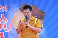 凍らせプッチンプリンを試食するますだおかだ増田。