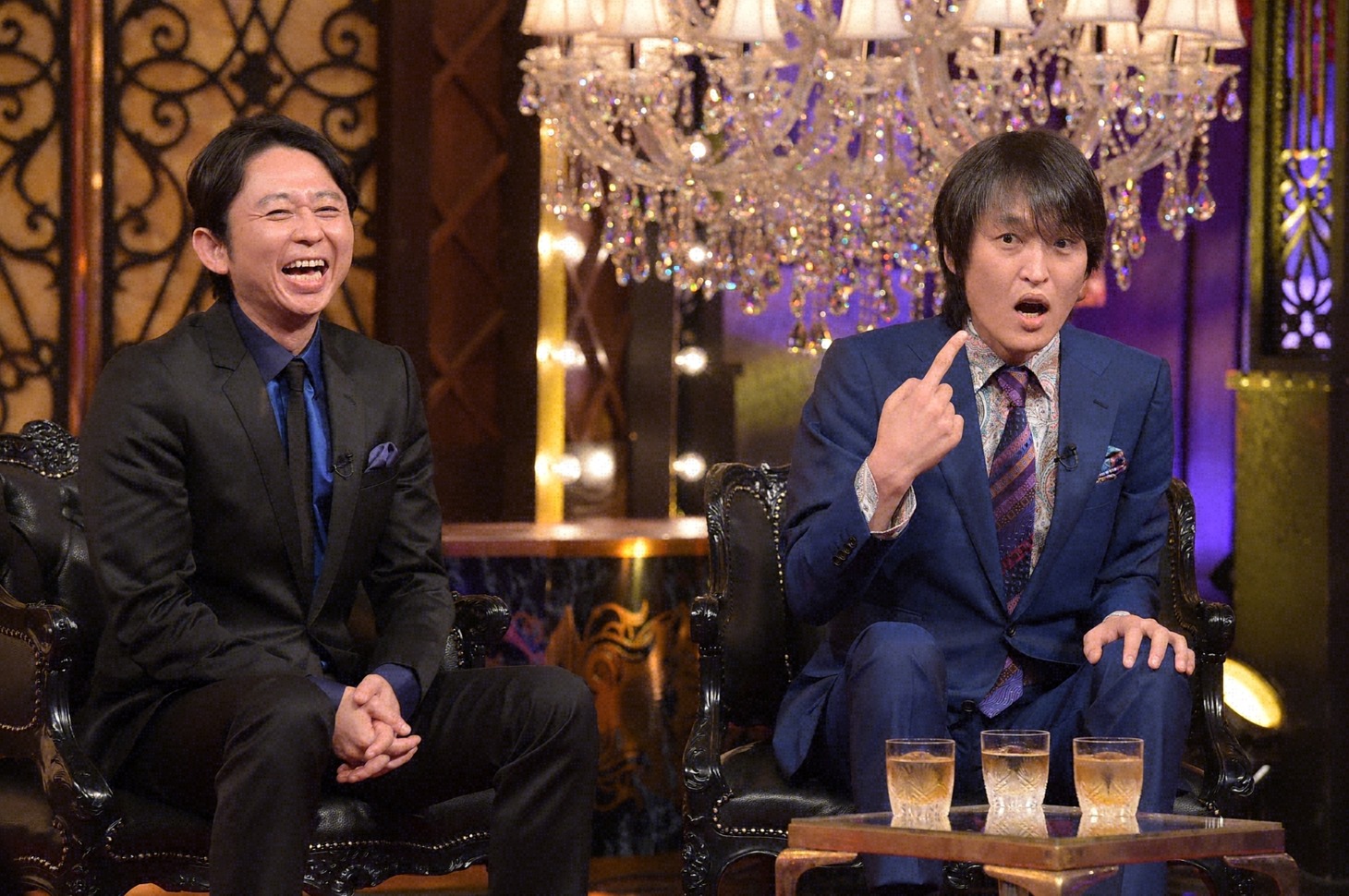 「櫻井有吉アブナイ夜会」に出演する（左から）有吉弘行、千原ジュニア。(c)TBS