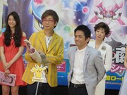 アフレコ収録をする中川家・剛（右）と山寺宏一（左）。