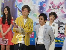 アフレコ収録をする中川家・剛（右）と山寺宏一（左）。