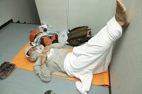 DVD「オードリー春日“ボディビルダーへの道”」の一場面。