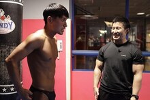 DVD「オードリー春日“ボディビルダーへの道”」の一場面。