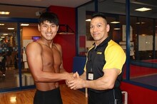 DVD「オードリー春日“ボディビルダーへの道”」の一場面。