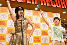 （左から）椿鬼奴、高井5キャラット。