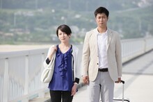 ドラマ「碧の海～LONG　SUMMER～」に出演する（左から）奥菜恵、パンサー尾形。(c)東海テレビ