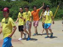 観客の声援に応えるゆったり感・中村。