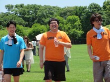 弾ける笑顔を見せるマヂカルラブリー村上。