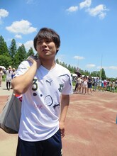 ライセンス井本の店のTシャツを宣伝用に着てきたサカイストまさよし。