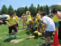 突如鳴った銃声に倒れる関町。ふわっとしたオチにチームメイトも憤慨。