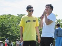 どさくさに紛れてサングラスのみで登場した陽水。ちゃっかり陽水詩吟を披露。