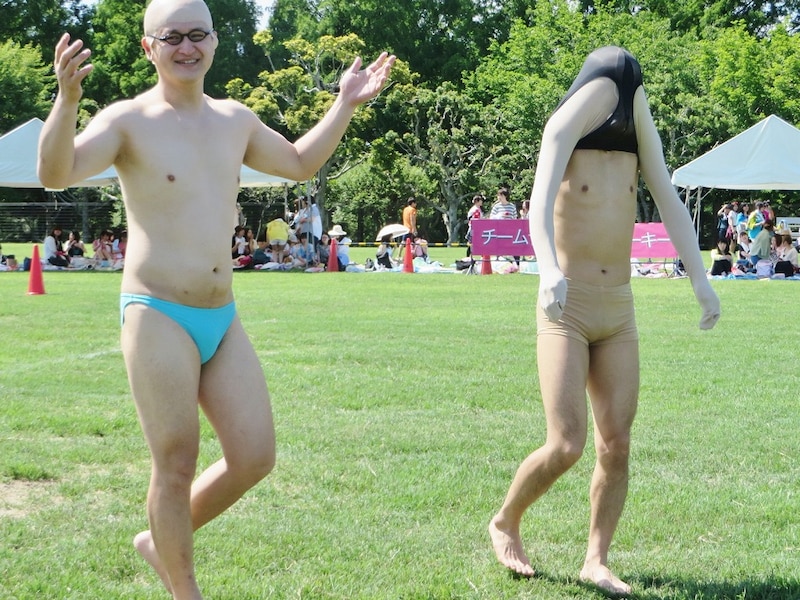 市民プールの怪しいおじさんと、上半身も下半身の人。MC陣が休憩でツッコんでもらえず。