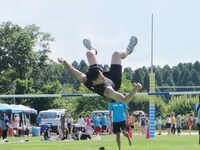 走り高跳びで優勝した長田。