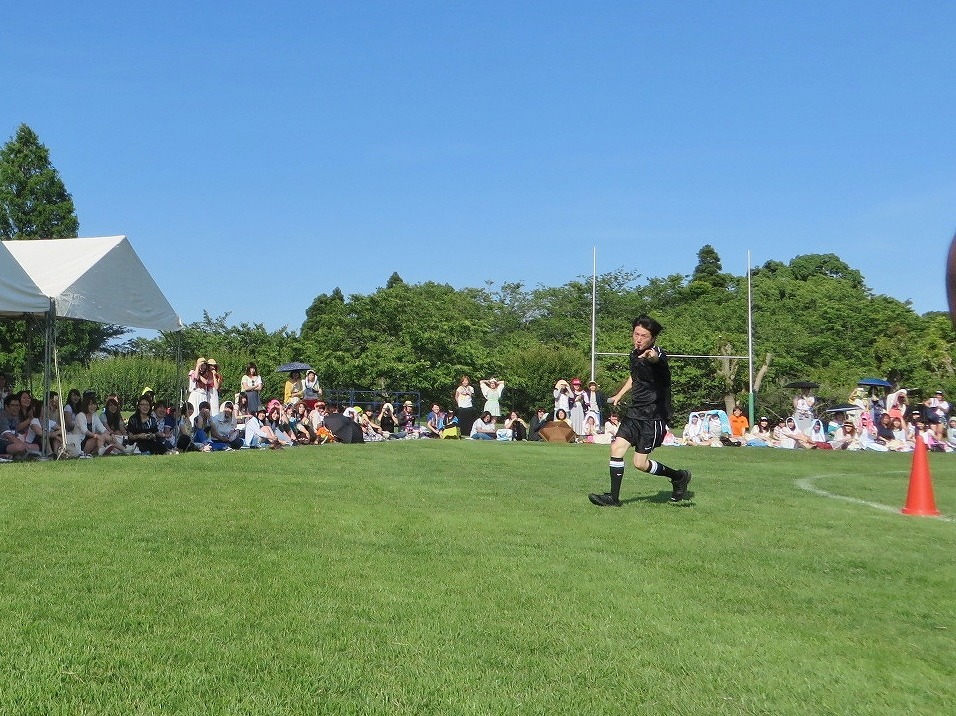 文田の暴言に怒り走ってくる菊地。