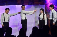 「セカンドシティジャパン デモンストレーションライブ」TeamAによる公演のワンシーン。