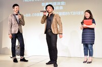 どぶろっくと、通訳の女性（右）。