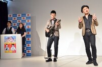 （左から）進行を務めたニレンジャー川田、通訳の女性、どぶろっく。