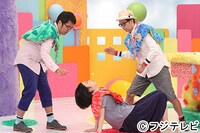 オレンジサンセットの「人間卓球マシーン」にチャレンジするMC陣。