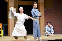 コント「歌舞伎の附（ツケ）」を披露する我が家。