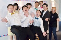 舞台「こまつ座 第104回公演『てんぷくトリオのコント』～井上ひさしの笑いの原点～」に出演する我が家ら。