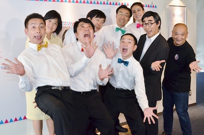 舞台「こまつ座 第104回公演『てんぷくトリオのコント』～井上ひさしの笑いの原点～」に出演する我が家ら。