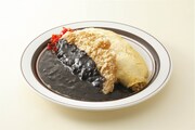 オムカツカレー（951円）
