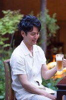 「サッポロ生ビール黒ラベル」新CMの撮影風景。