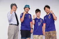 試合後、囲み取材に応じた（左から）レイザーラモンRG、常田真太郎（スキマスイッチ）、カラテカ入江、ライセンス井本。