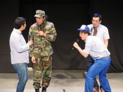 「極悪がんぼ」出演シーンを再現するグランジ。