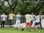 外れて別の遊びを始める芸人たち。