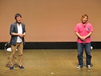 「スラッシュパイル6周年記念特別興行『山里ディーノ』」を行った南海キャンディーズの山里と男色ディーノ（DDT）。