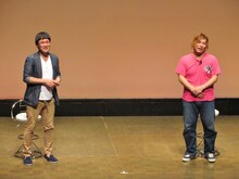 「スラッシュパイル6周年記念特別興行『山里ディーノ』」を行った南海キャンディーズの山里と男色ディーノ（DDT）。