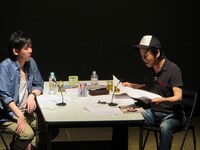 寄せられた多くの人生相談メールに大喜びの吉田。