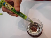 「千原せいじのお茶ペン」使用イメージ。