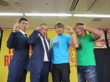 「激情プロレスリング」DVD第2弾発売記念インストアイベントに途上したレイザーラモン、棚橋弘至、内藤哲也。