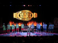 西川のりおの国歌斉唱。