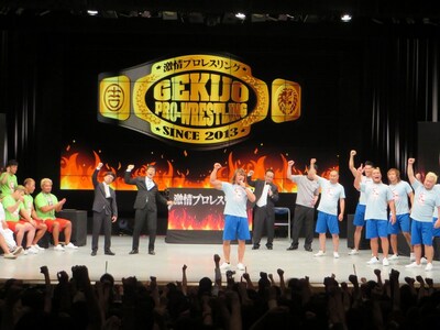 漫才対決に勝利した激プロ正規軍。