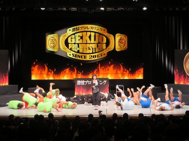 「激情プロレスリング ～爆笑！大阪頂上決戦～」で激プロ正規軍と真壁軍を倒した吉本新喜劇の未知やすえ。