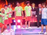 マイクパフォーマンスで噛んだ棚橋をバカにする真壁。