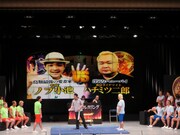 写真が変なことをイジられるノブ小池。